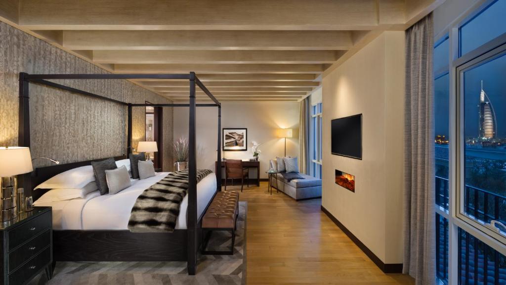Aspen Three Bedroom Near Mall Of Emirates By Luxury Bookings Luxury Bookings