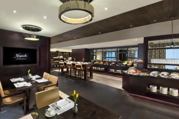 Aspen Three Bedroom Near Mall Of Emirates By Luxury Bookings 1 Luxury Bookings