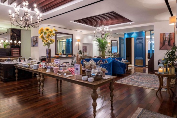 Presidential Suite Near Burj Khalifa Metro By Luxury Bookings 7 Luxury Bookings
