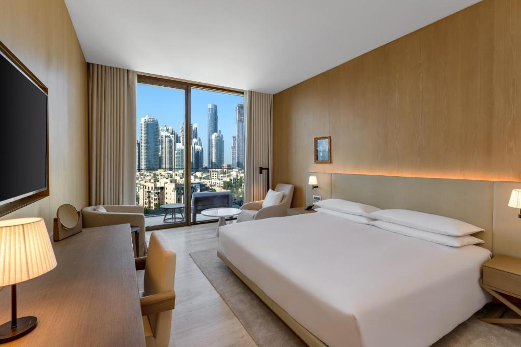 Stylish King Room Near To Dubai Mall and Burj Khalifa By Luxury Bookings Luxury Bookings