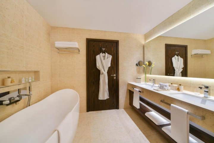 One Bedroom King Suite With Club Access By Luxury Bookings 5 Luxury Bookings