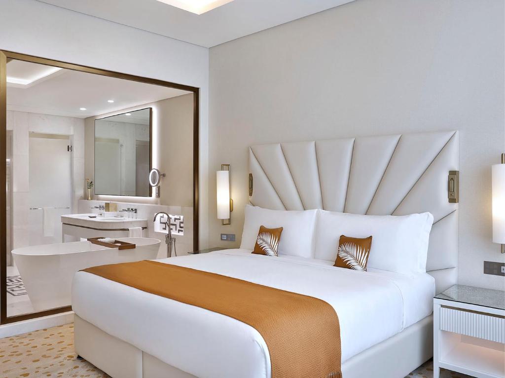 Deluxe Room Near Nakheel Mall palm Jumeirah By Luxury Bookings Luxury Bookings