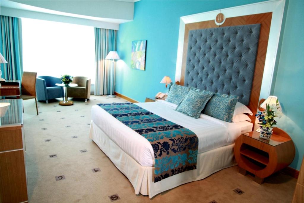 Junior Suite Near Al Zarooni Building Marina By Luxury Bookings Luxury Bookings