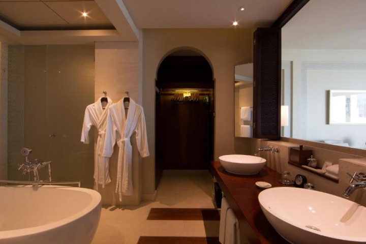 King Room Near Dubai Creek Golf Club By Luxury Bookings 2 Luxury Bookings