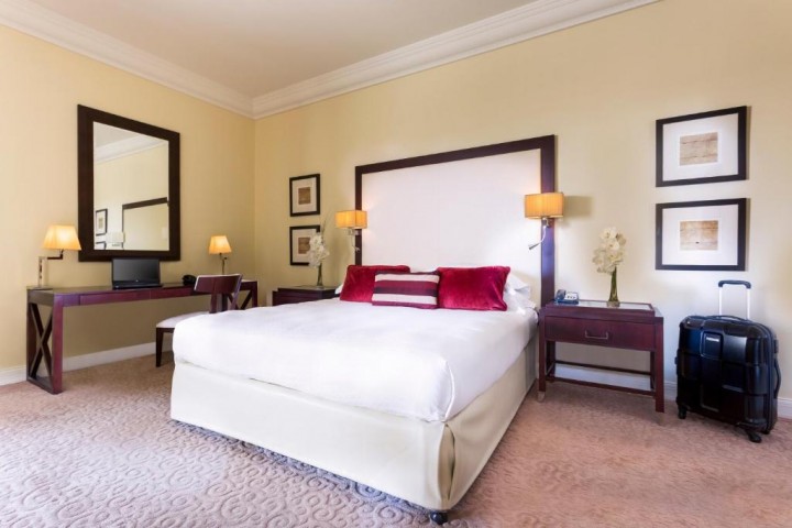 Classic King Room Near Le Royal Club DXB Airport By Luxury Bookings 1 Luxury Bookings