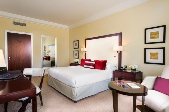 Deluxe Double Suite Near Le Royal Club DXB Airport By Luxury Bookings 2 Luxury Bookings