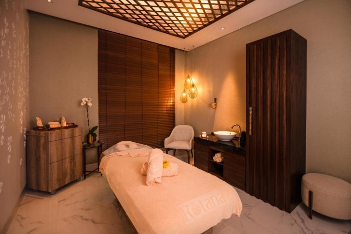 One Bedroom Suite Near Spring Green Supermarket By Luxury Bookings 21 Luxury Bookings