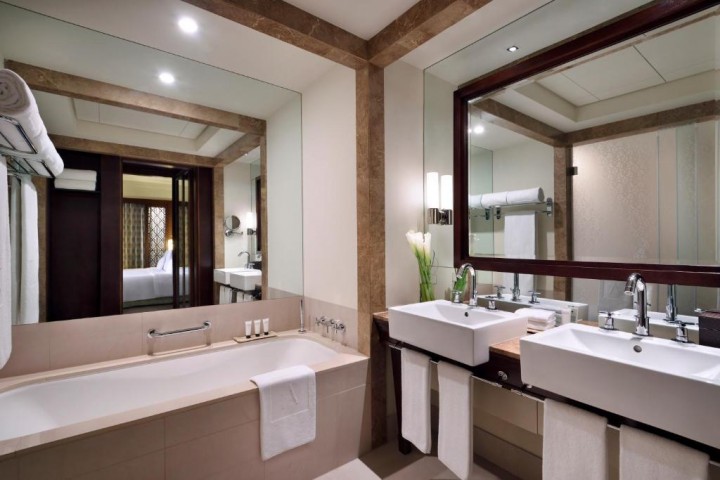 Diplomatic Suite Near Souk Al Bahar Downtown By Luxury Bookings 1 Luxury Bookings