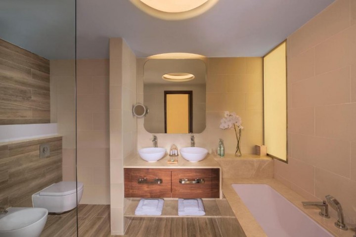 Luxury Deluxe Room In Palm Jumeirah  By Luxury Bookings 3 Luxury Bookings