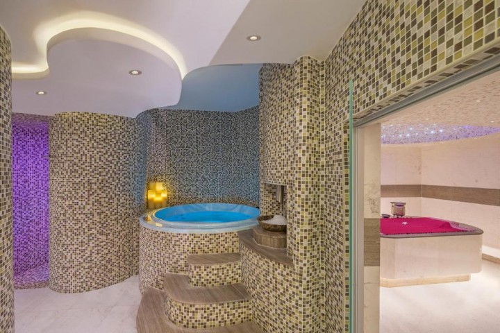 Luxury Deluxe Room In Palm Jumeirah  By Luxury Bookings 5 Luxury Bookings