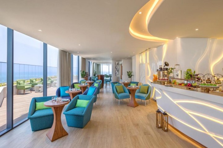 Luxury Deluxe Room In Palm Jumeirah  By Luxury Bookings 9 Luxury Bookings