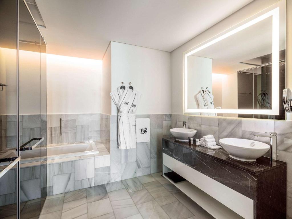 Luxury King Suite Room In Palm Jumeirah By Luxury Bookings Luxury Bookings