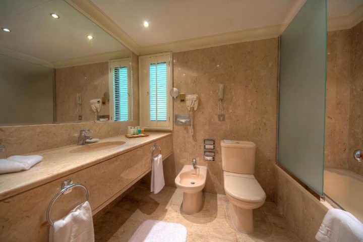 Standard Room Near Palm Strip Mall By Luxury Bookings 1 Luxury Bookings