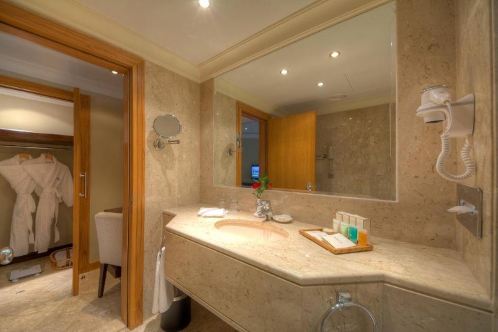 Standard Room Near Palm Strip Mall By Luxury Bookings 3 Luxury Bookings