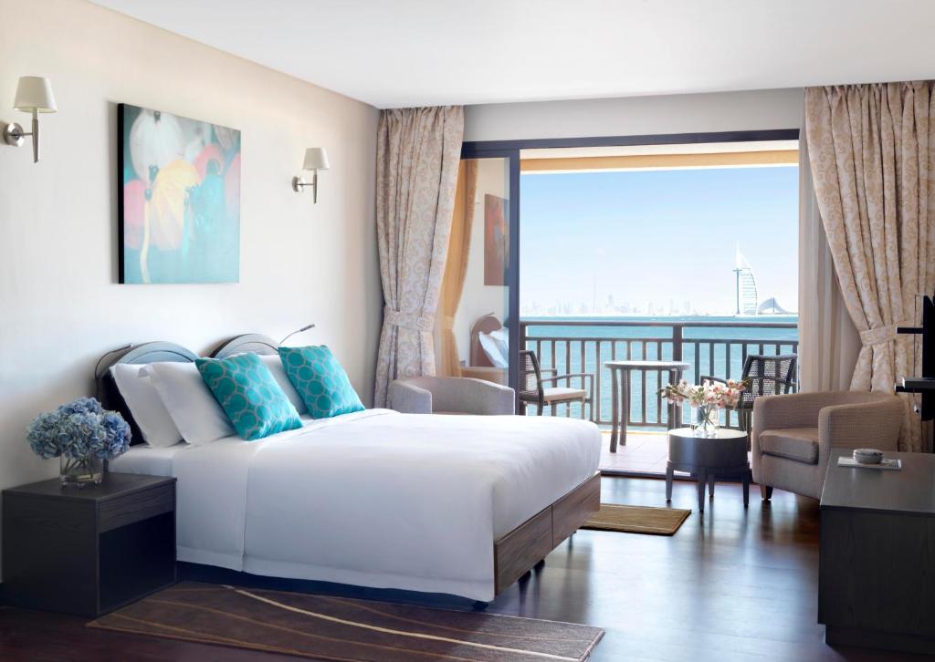 Stylish Luxury Standard Room Residence In Palm Jumeirah By Luxury Bookings Luxury Bookings