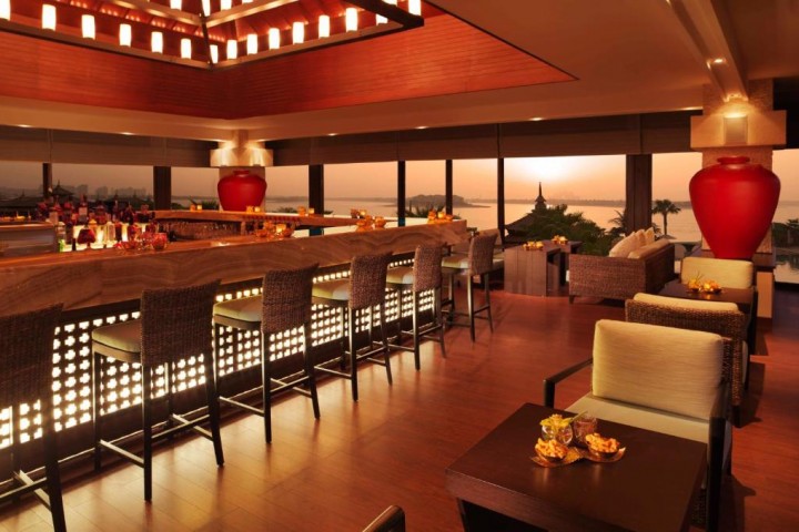Stylish Luxury Two Bedroom Apartment In Palm Jumeirah By Luxury Bookings 19 Luxury Bookings