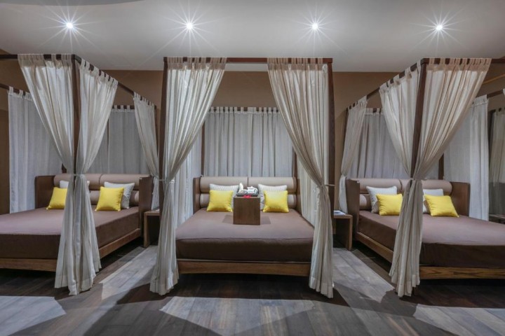 Palm Deluxe Room Near Desert Palm Polo Club By Luxury Bookings 16 Luxury Bookings