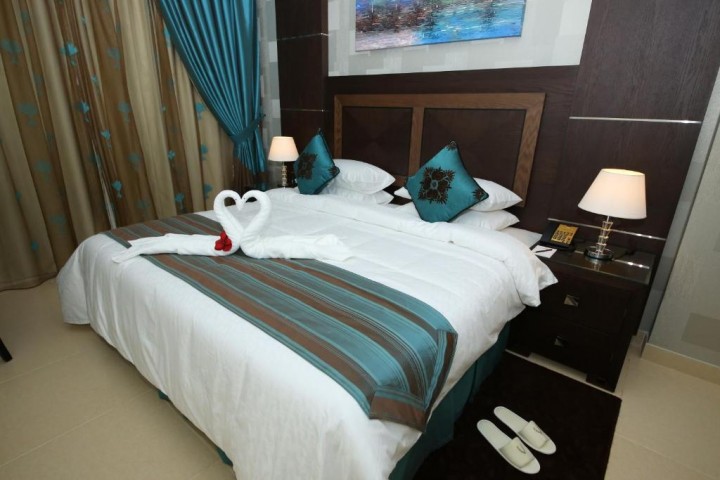 Classic Two Bedroom Near Mall Of Emirates By Luxury Bookings 4 Luxury Bookings