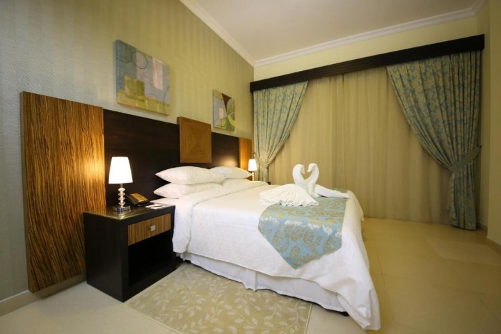 Classic Two Bedroom Near Mall Of Emirates By Luxury Bookings 14 Luxury Bookings