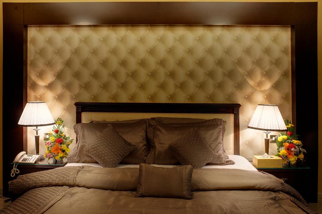 Three Bedroom Apartments Near Safeer Market By Luxury Bookings Luxury Bookings