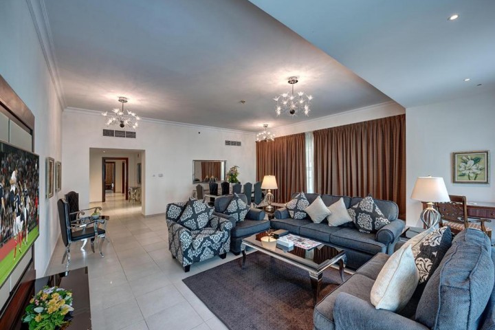 One Bedroom Apartment Near Marina Scape Mall By Luxury Bookings 11 Luxury Bookings