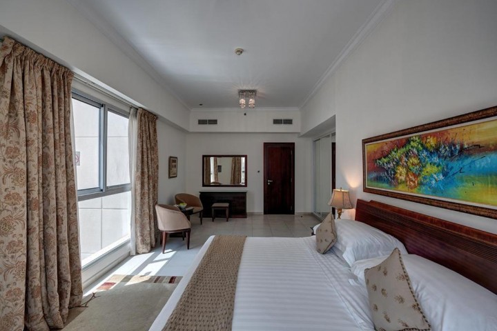 Three Bedroom Apartment Near Marina Scape Mall By Luxury Bookings 2 Luxury Bookings