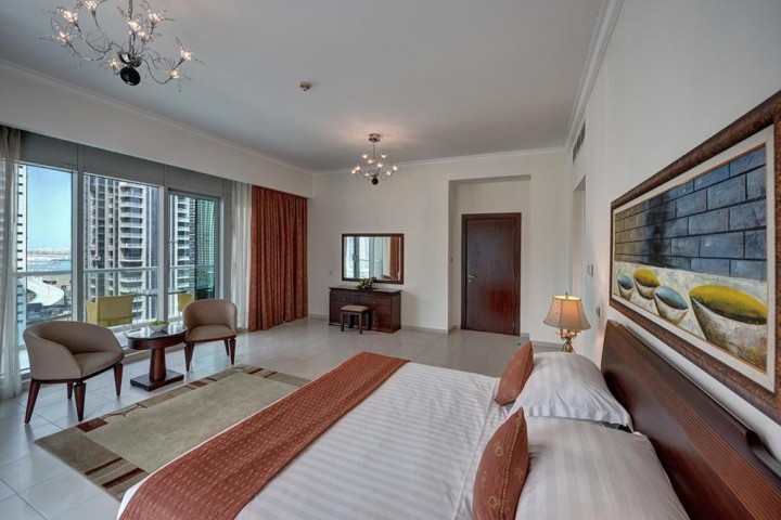 Three Bedroom Apartment Near Marina Scape Mall By Luxury Bookings 22 Luxury Bookings
