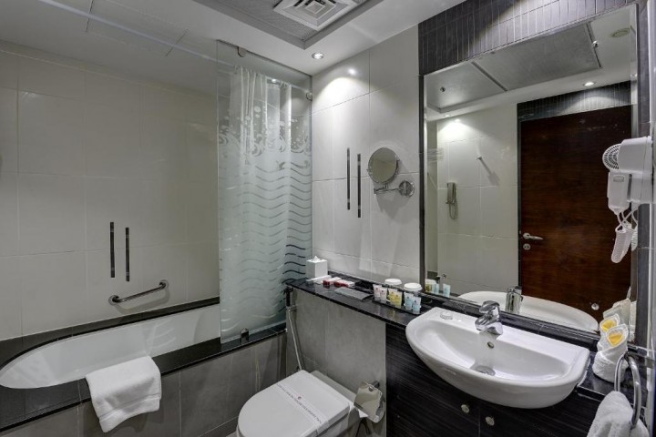 One Bedroom Apartment Near Dubai Marina Mall By Luxury Bookings 10 Luxury Bookings