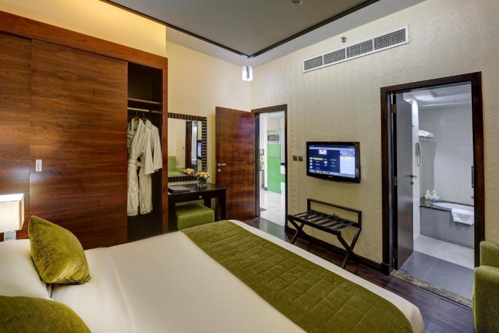 One Bedroom Apartment Near Dubai Marina Mall By Luxury Bookings 11 Luxury Bookings