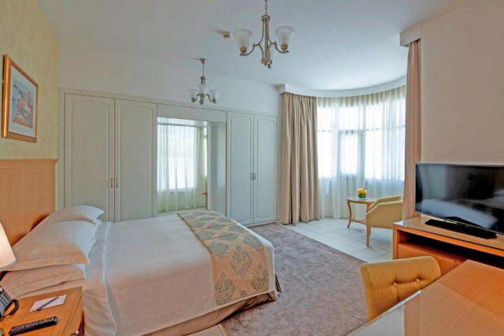 Three Bedroom Apartment Near Dubai Mall By Luxury Bookings 0 Luxury Bookings