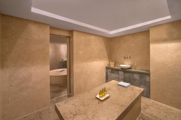 Three Bedroom apartment Near Dominos Pizza By Luxury Bookings 7 Luxury Bookings