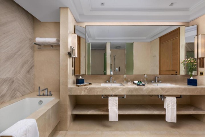 Two Bedroom Grand Luxury Suite In Palm Jumeirah By Luxury Bookings 9 Luxury Bookings