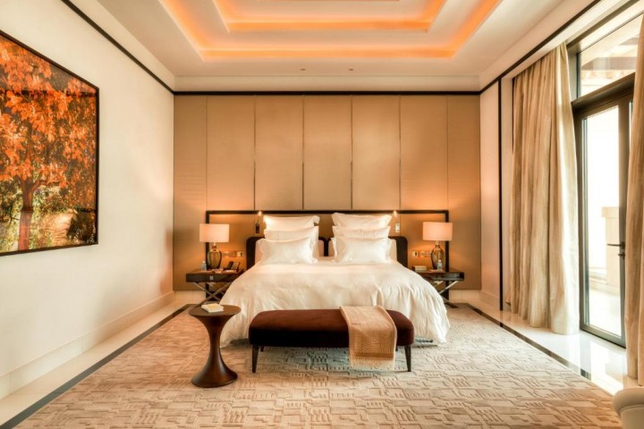 Ultra luxury Skyline Suite In Jumeirah Resort By Luxury Bookings 7 Luxury Bookings