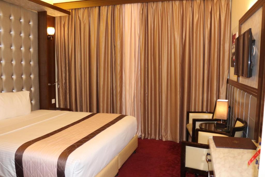 Deluxe room Near Habib Bank Baniyas By Luxury Bookings Luxury Bookings