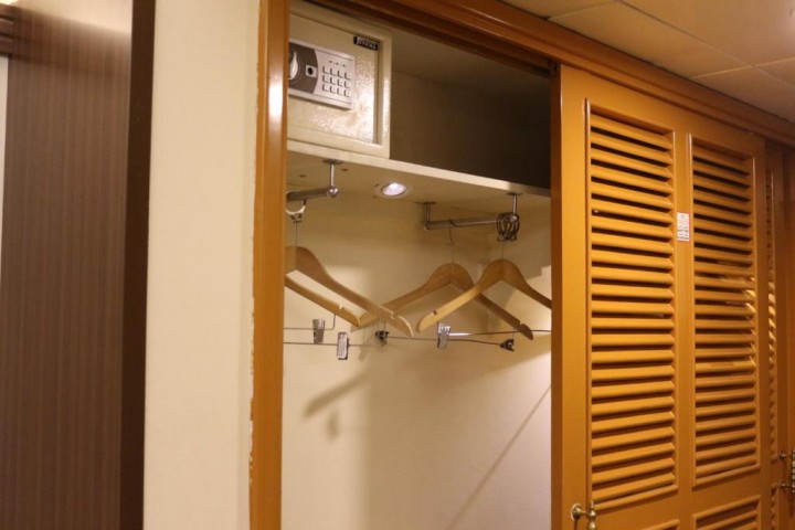 Deluxe room Near Habib Bank Baniyas By Luxury Bookings 6 Luxury Bookings