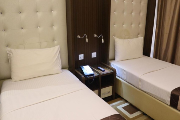 Deluxe room Near Habib Bank Baniyas By Luxury Bookings 10 Luxury Bookings