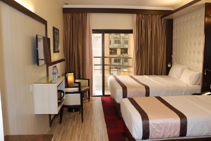 Deluxe room Near Habib Bank Baniyas By Luxury Bookings 17 Luxury Bookings