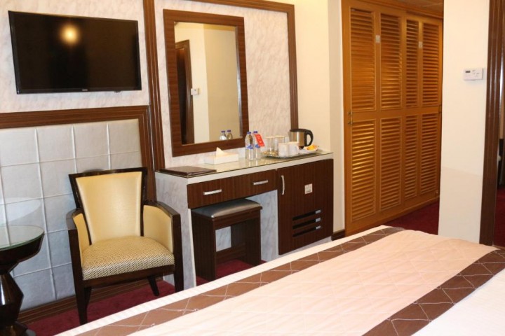 Deluxe room Near Habib Bank Baniyas By Luxury Bookings 23 Luxury Bookings