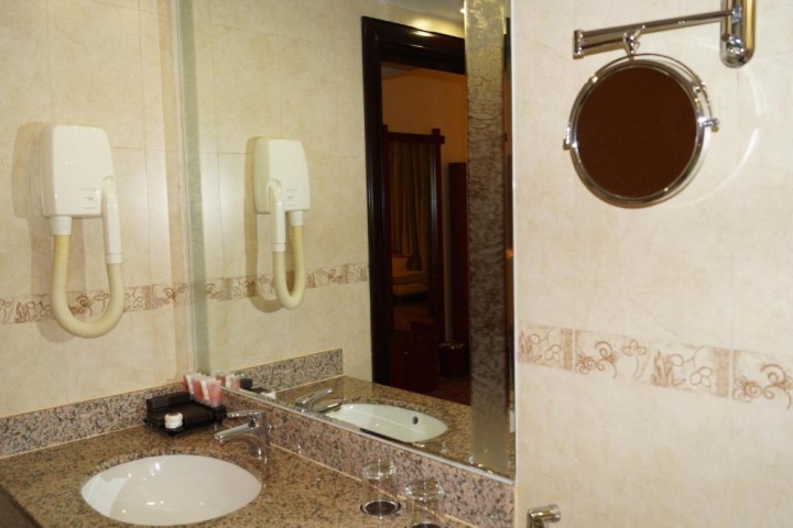 Deluxe Room Near Maya Supermarket By Luxury Bookings 11 Luxury Bookings