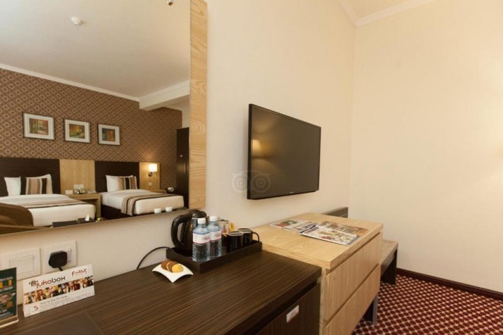 Standard Room Near Desi Junction By Luxury Bookings 9 Luxury Bookings