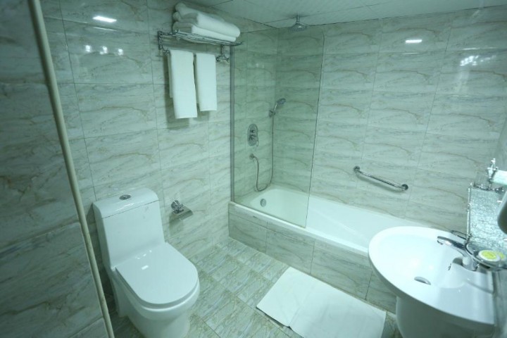 Standard Room Near Baniyas Metro By Luxury Bookings 2 Luxury Bookings