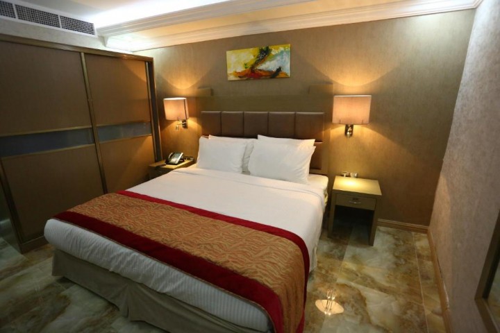 Standard Room Near Baniyas Metro By Luxury Bookings 3 Luxury Bookings