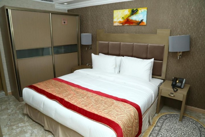 Standard Room Near Baniyas Metro By Luxury Bookings 5 Luxury Bookings