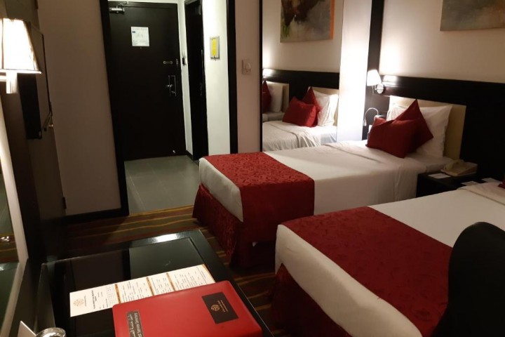 Deluxe Room Near New Jashan Mall By Luxury Bookings 6 Luxury Bookings