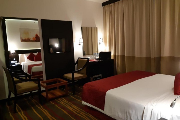 Deluxe Room Near New Jashan Mall By Luxury Bookings 17 Luxury Bookings