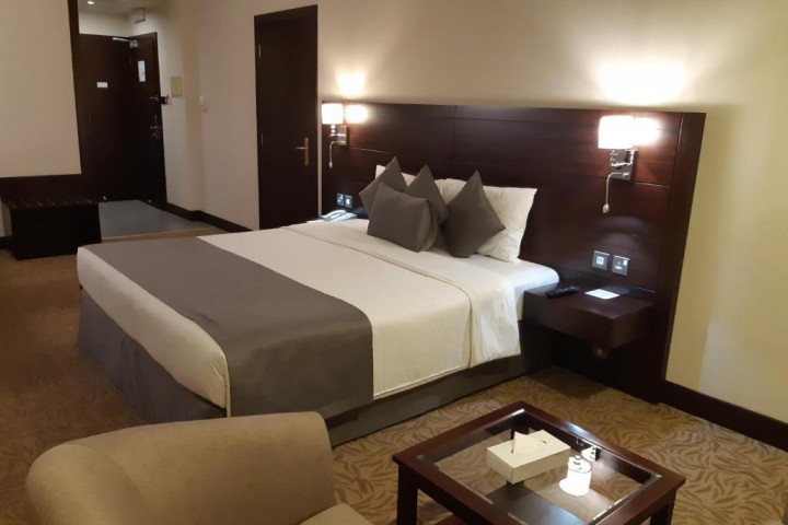 Deluxe Room Near New Jashan Mall By Luxury Bookings 20 Luxury Bookings