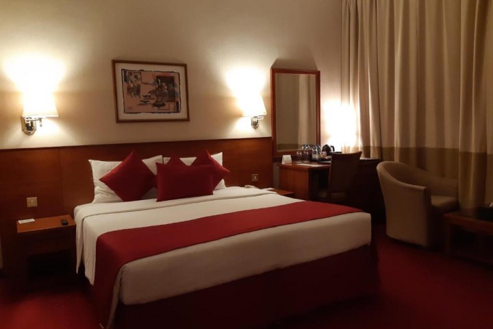 Deluxe Room Near New Jashan Mall By Luxury Bookings 22 Luxury Bookings