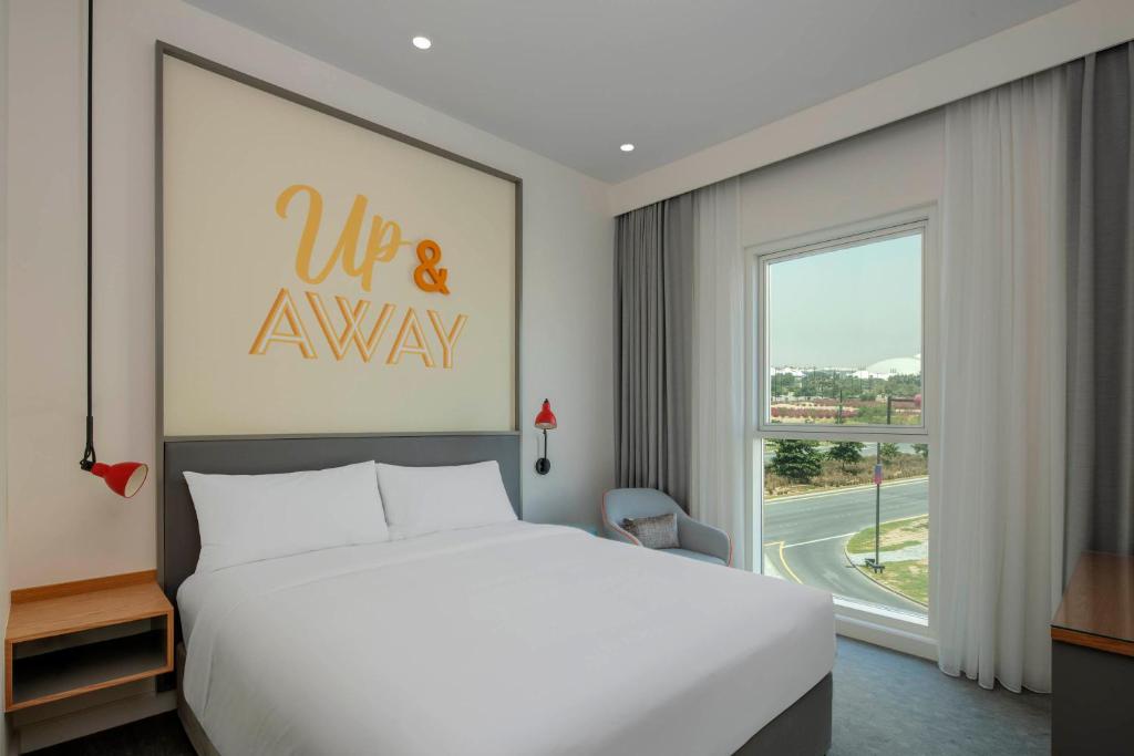 King Room Near Dubai Parks By Luxury Bookings Luxury Bookings