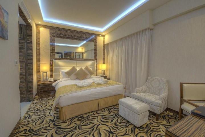 Prestige Suite Near Bombay Bites By Luxury Bookings 2 Luxury Bookings