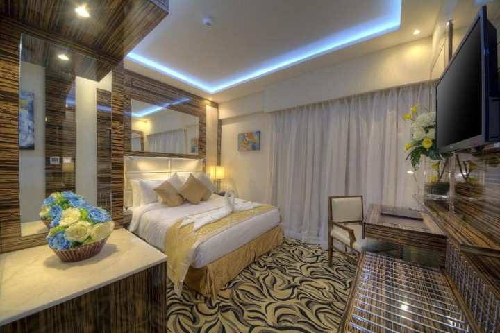 Prestige Suite Near Bombay Bites By Luxury Bookings 17 Luxury Bookings